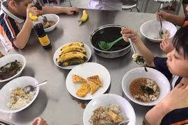 Bữa ăn bán trú “èo uột” tại Trường Trần Thị Bưởi: Có đảm bảo ATTP?