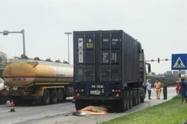 Hải Dương: Container va chạm xe mô tô, một người chết thảm