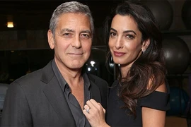 Vợ George Clooney hạn chế đi lại để giữ thai đôi