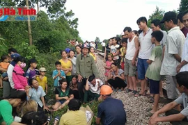 Thương tâm bé trai 2 tuổi bị tàu hỏa đâm tử vong