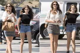 Cựu siêu mẫu Cindy Crawford không giấu được vẻ già nua