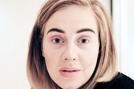 Adele lộ mặt mộc xấu xí khiến fan té ngửa