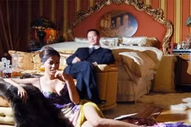 Siêu mẫu Ngọc Thúy kiện đòi mẹ ruột 5 căn biệt thự