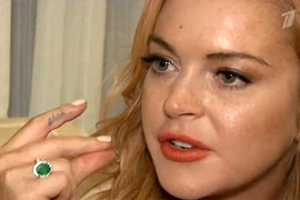 Lindsay Lohan bẽ bàng vì phải tự mua nhẫn đính hôn