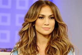 Jennifer Lopez kiếm gần 40 tỷ trong một tiếng