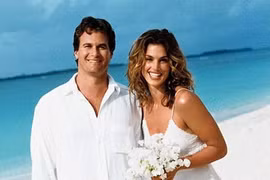 Cựu siêu mẫu Cindy Crawford kỷ niệm 19 năm ngày cưới