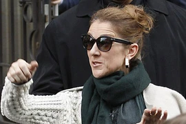 Celine Dion già nua như bà lão 70 dù ở tuổi 49