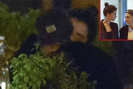 Kristen Stewart khóa môi bạn gái đồng tính mới