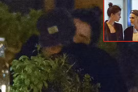 Kristen Stewart khóa môi bạn gái đồng tính mới