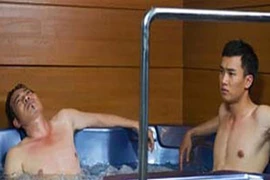 Bí mật không thể tin nổi của những đại gia gay