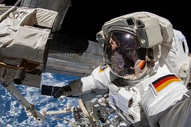 Độc đáo những bức ảnh “tự sướng” ngoài vũ trụ