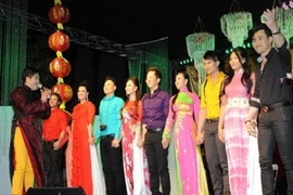 Người Việt khắp năm châu tưng bừng đón Tết