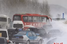 Tai nạn khủng khiếp vì tuyết dày ở Trung Quốc