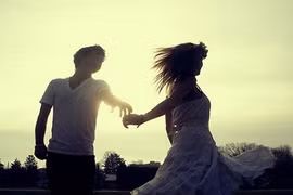 Tình cảm xoay ngược vì chiếc váy