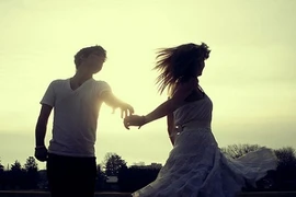 Tình cảm xoay ngược vì chiếc váy