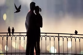 Ép mình làm kẻ thứ ba?