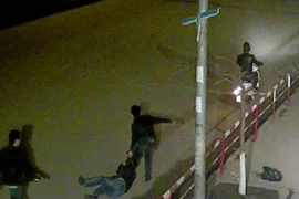 “Cò” xe đánh hội đồng, kéo lê khách giữa đường