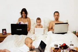 Vợ chồng, con cái biến thành… người dưng 