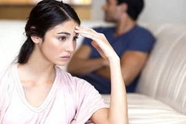 Chồng keo với vợ, hào phóng với gái