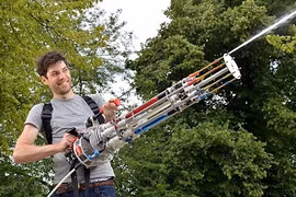 Công nghệ chế tạo súng nước nòng xoay bằng đồ tái chế