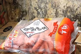 Xúc xích Trung Quốc đầu độc người Việt ra sao? 