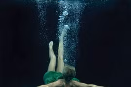 Chồng ngoại tình, lộ mặt dối trá