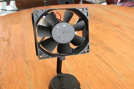 Phát minh đỉnh cho hè oi bức: Tự tạo quạt mini