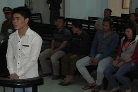 5 người vào tù chỉ vì... một bài hát