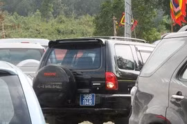 Xe biển xanh phủ đầy ở lễ hội Phủ Na