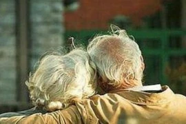 Vợ chồng già đẹp đôi