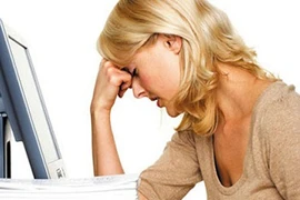 Người cũ liên tục gọi điện tâm sự với chồng