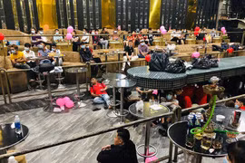 Hơn 100 "nam thanh nữ tú" dương tính ma túy trong bar Enjoy ở TP.HCM