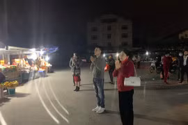 Ngôi đền linh thiêng ở Thanh Hóa đóng cửa đêm giao thừa, dân đứng bái vọng