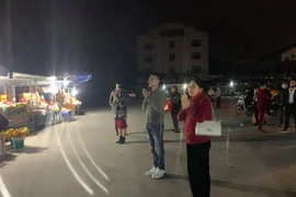 Ngôi đền linh thiêng ở Thanh Hóa đóng cửa đêm giao thừa, dân đứng bái vọng