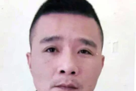 Ôm bình gas cố thủ trong nhà, bắt bố đẻ cho 700 triệu đồng