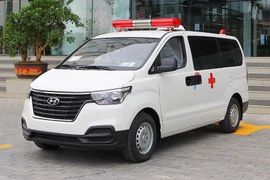 Bác sĩ đưa bố từ TP.HCM ra Hà Nội cấp cứu, một người mắc COVID-19