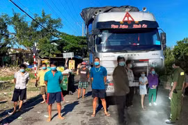 Lợi dụng “luồng xanh” chở người, trục lợi: “Cần tăng mức phạt" 