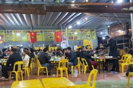 Đề xuất mở lại các nhà hàng, hoạt động thể dục ngoài trời từ ngày mai