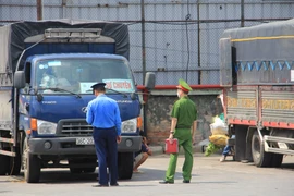 Bến Nước Ngầm tập kết hàng hóa chui: Thanh tra GT làm ngơ? 