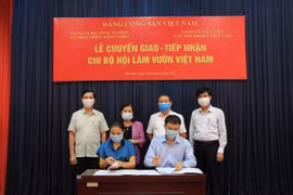 Đảng bộ VUSTA tiếp nhận chi bộ Hội Làm vườn Việt Nam