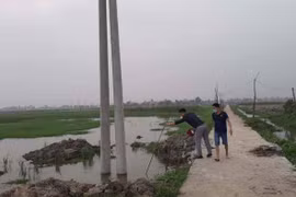 Xót xa 2 anh em ruột chết đuối dưới hố sâu chân đột điện