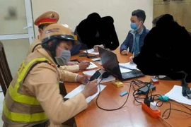 "Nói chuyện với nhau bằng dao" sau va chạm giao thông, 1 người nguy kịch 