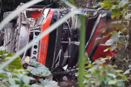 Xe khách lao xuống vực sâu, phụ xe tử vong tại chỗ