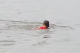 Tập thể dục giữa COVID-19, nhảy sông khi gặp công an vì sợ bị phạt