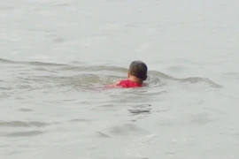 Tập thể dục giữa COVID-19, nhảy sông khi gặp công an vì sợ bị phạt