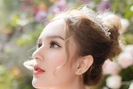 Bị nghi dao kéo nát mặt, cô dâu diện váy 28 tỷ lôi bố ra chứng minh