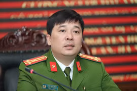 Bé gái 3 tuổi rơi từ tầng 12: Công an công bố nguyên nhân 