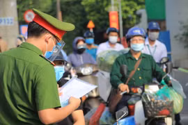 Hà Nội cho phép tiếp tục sử dụng giấy đi đường cũ đã cấp