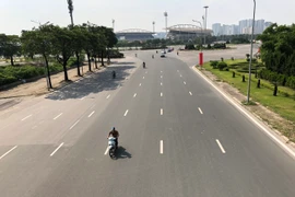 Người Hà Nội vật vã trong cái nắng đầu hè