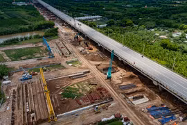 Toàn cảnh Cầu Vĩnh Tuy 2 vượt sông Hồng sau 8 tháng thi công